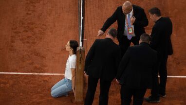 Aktywistka przerwała półfinał Rolanda Garrosa. 