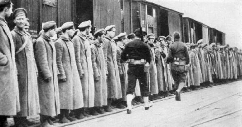 Bolszewiccy jeńcy pojmani przez Amerykanów. Archangielsk, 1918 rok