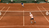 Dobra akcja w wykonaniu Hurkacza w 4. gemie 1. seta starcia z Cecchinato w Roland Garros