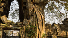 Pokryte roślinnością ruiny Preah Khan w Kompong Svay