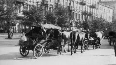 Resztki niemieckich oddziałów wycofujące się na zachód ulicami Warszawy. Al. Jerozolimskie, lipiec 1944