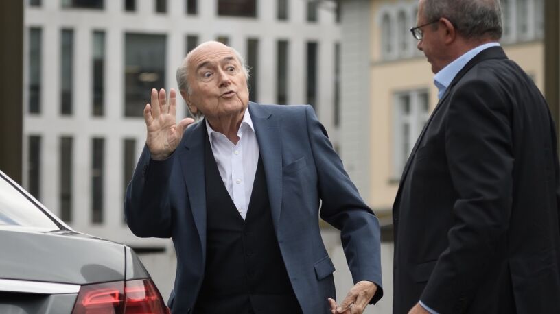 "Prezenty seksualne" dla byłego prezydenta FIFA. Blatter odpiera zarzuty