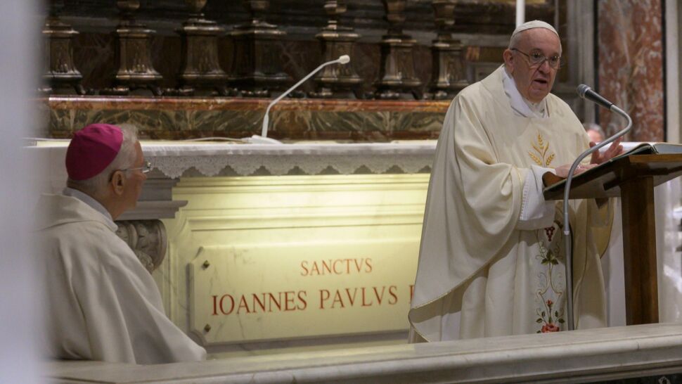 "Wspominając dzisiaj świętego Jana Pawła II, powtarzamy: Pan kocha swój lud"