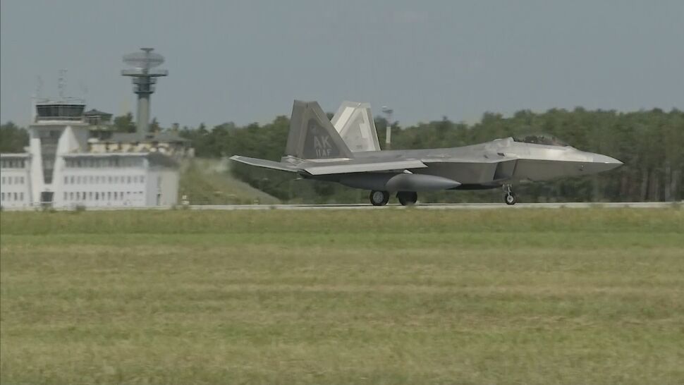 Pierwsze amerykańskie myśliwce F-22 Raptor już w bazie w Łasku