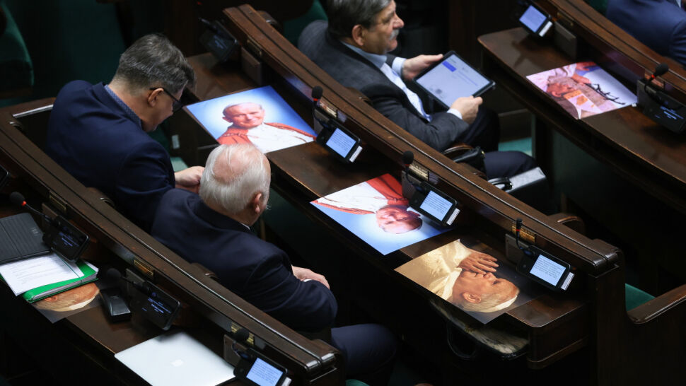 Sejm przyjął uchwałę w sprawie obrony dobrego imienia Jana Pawła II