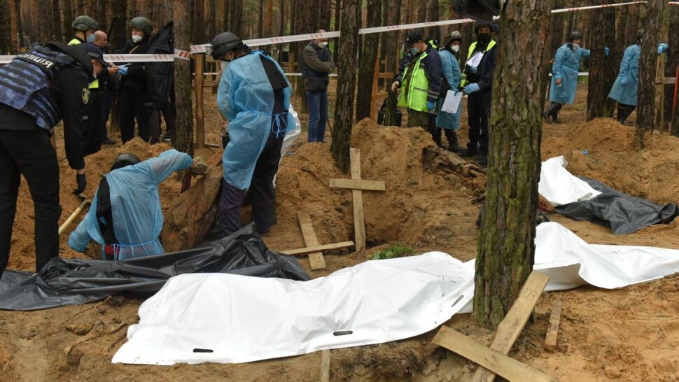Ukraińcy odkrywają kolejne masowe groby. "Świat musi pociągnąć Rosję do odpowiedzialności"