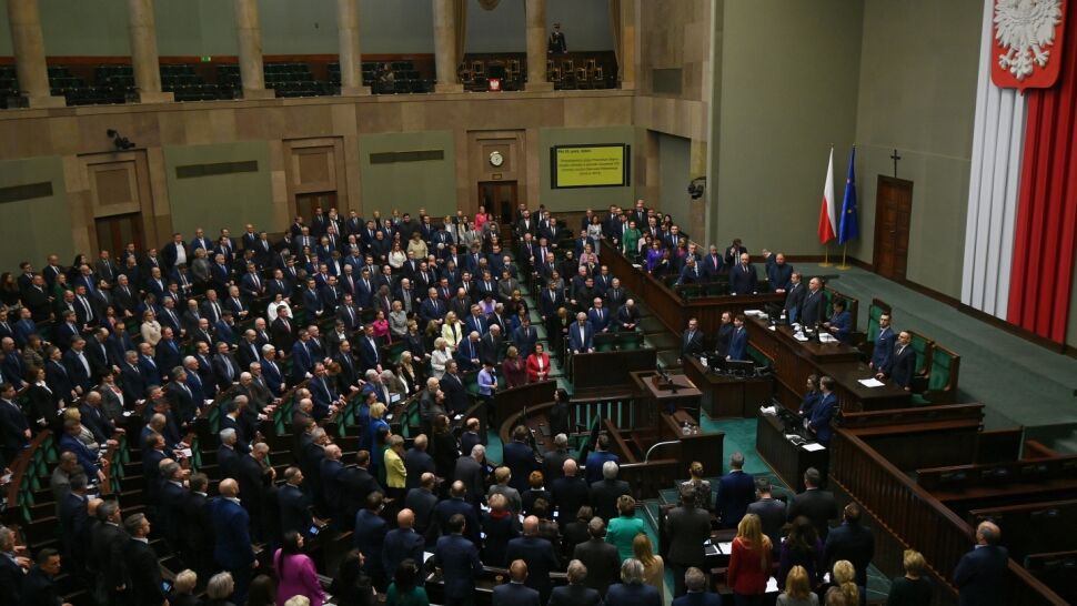 Koalicja Obywatelska przed PiS, pięć partii w Sejmie. Sondaż dla "Faktów" TVN i TVN24